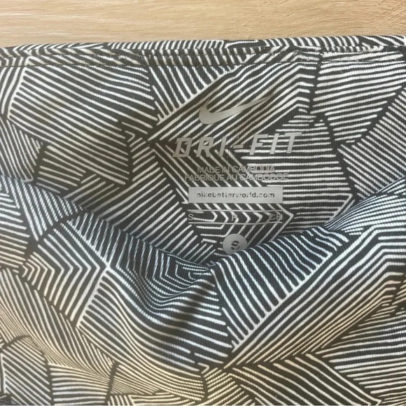 Nike Stay Warm Size Small Capri Running Leggings Back Pocket Activewear Dri-Fit - Picture 7 of 7